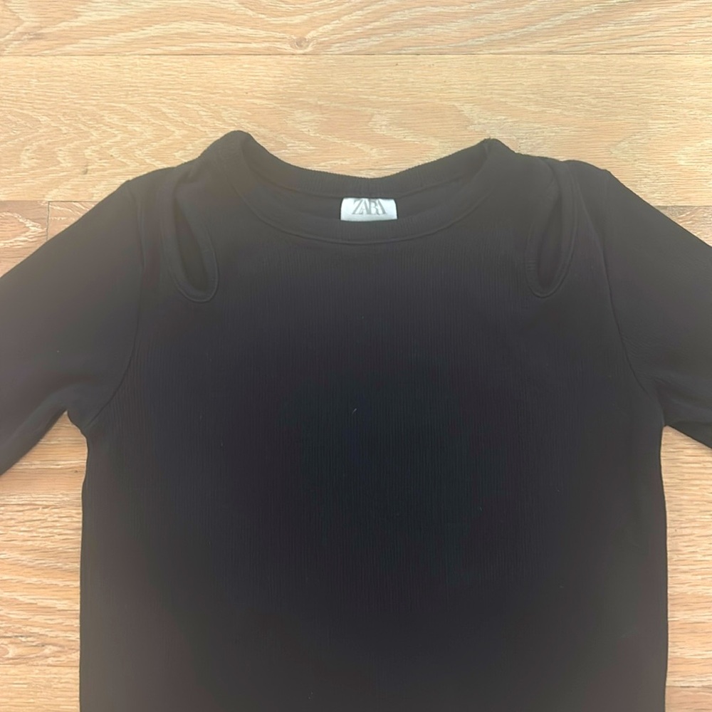 Girls cut-out shoulder long sleeve top